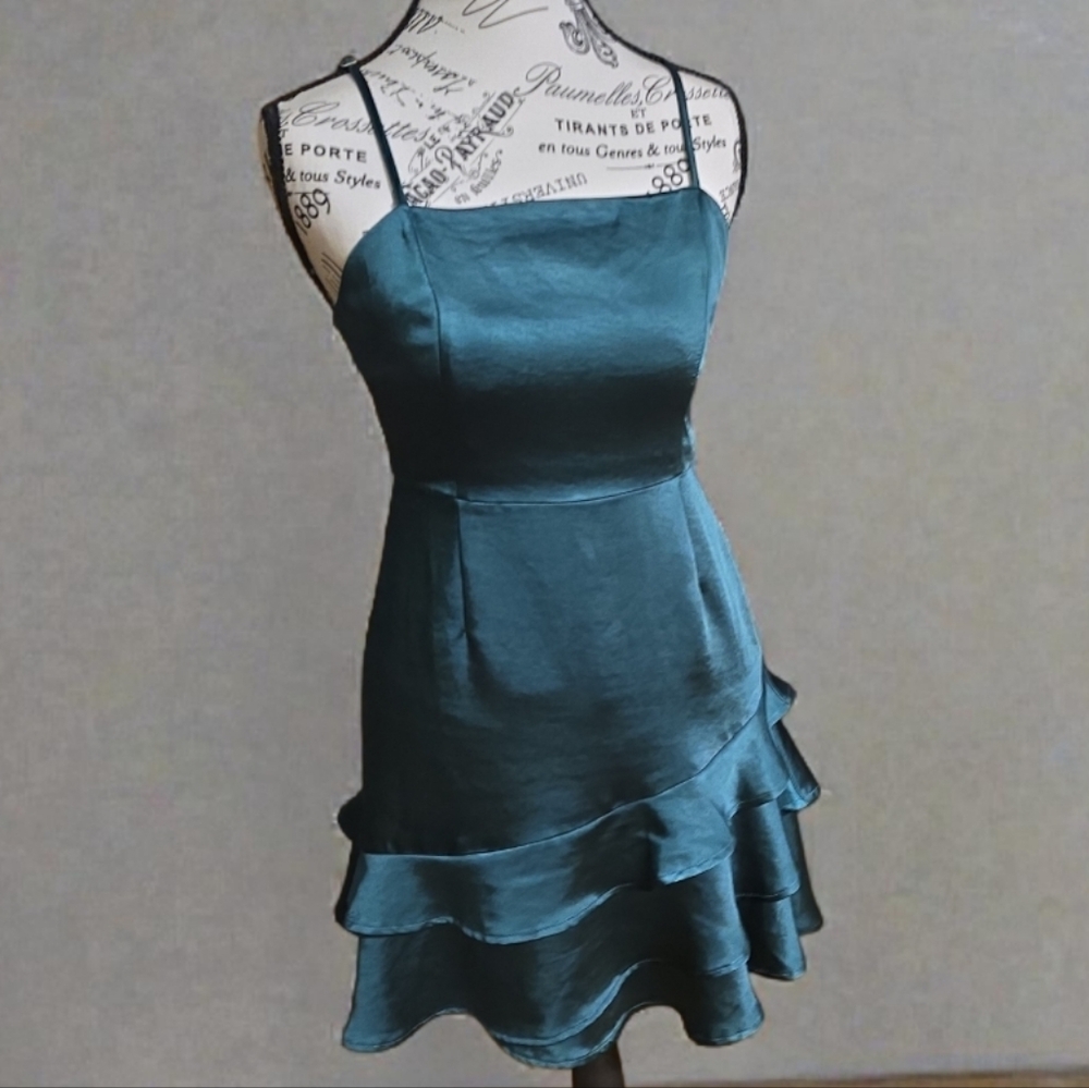 Lulu's‎ Emerald Satin Mini Dress with Ruffled Hem Nwt